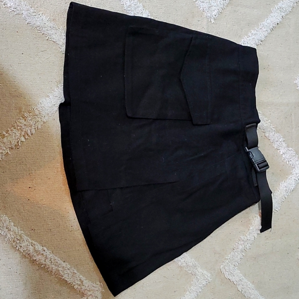 Buckle skirt